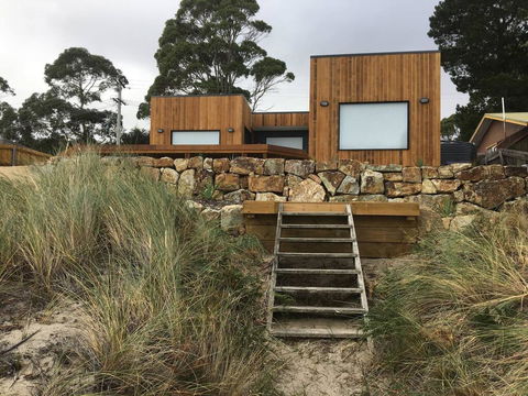The Nebraska Retreat - Accommodation Main Beach 0