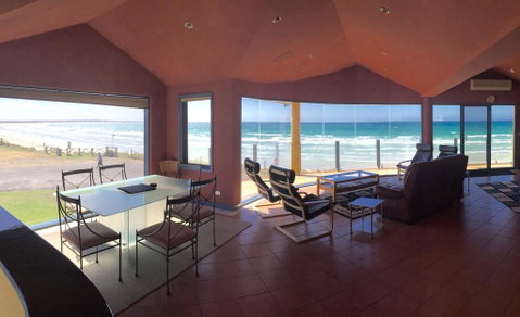 The Penthouse - Accommodation Main Beach 2
