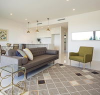 The Princess Bride - Executive 3BR Bulimba Apartment with Balcony in Central Location - Accommodation Main Beach