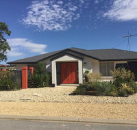 The Red Door - Accommodation Main Beach