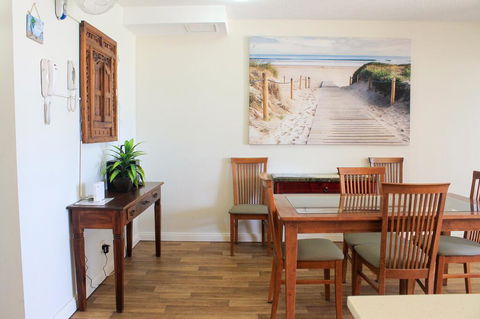 The Rocks Resort - Official - Accommodation Main Beach 1