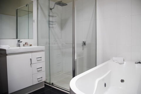 The Royal Daylesford Hotel - Accommodation Main Beach 3