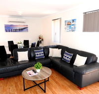 The Royal Dolphin Holiday Home - Accommodation Main Beach