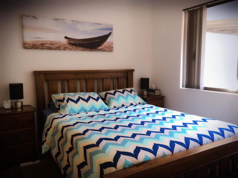 The Royal Dolphin Holiday Home - Accommodation Main Beach 1