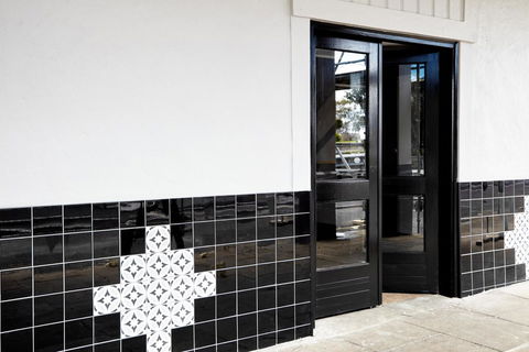 The Royal Hotel, Drouin - Accommodation Main Beach 3