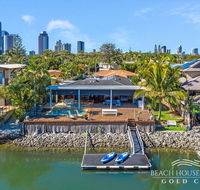 The Savoy Beach House - Accommodation Main Beach