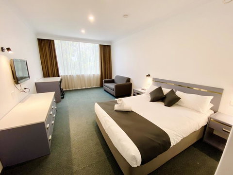 The Select Inn Penrith - Accommodation Main Beach 2