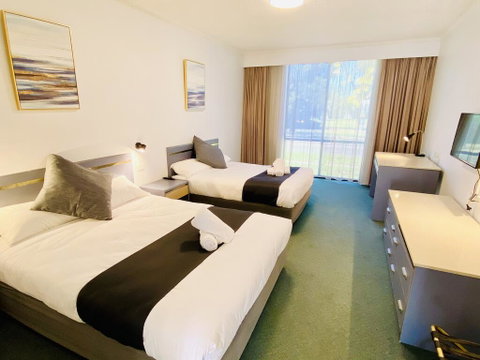 The Select Inn Penrith - Accommodation Main Beach 1