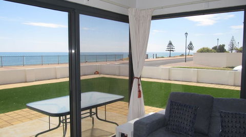 The Somerton Beach Retreat - Accommodation Main Beach 0