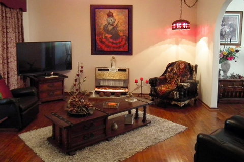 The Spanish Retreat And BnB - 24 Hrs - Accommodation Main Beach 0