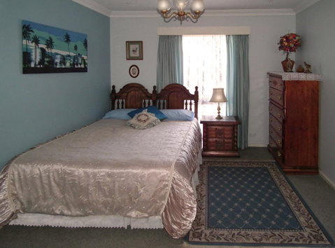 The Spanish Retreat And BnB - 24 Hrs - Accommodation Main Beach 1
