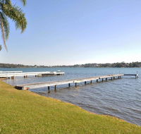 The Studio on the Lake  Fishing Point Lake Macquarie - honestly put the line in and catch fish - Accommodation Main Beach