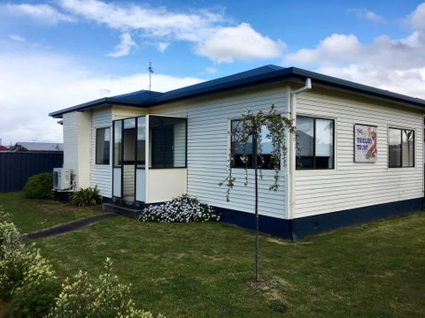 The Tickled Trout - Accommodation Main Beach 1