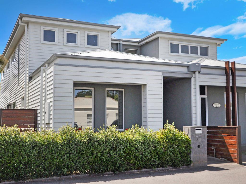Taroon VIC Accommodation Main Beach