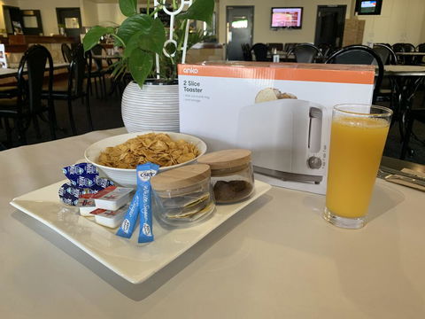 The Victoria Hotel - Accommodation Main Beach 1