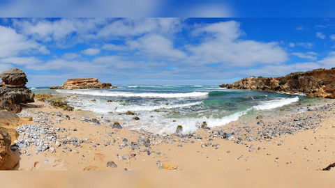 The Victoria Hotel - Accommodation Main Beach 2