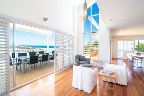 The White House - Central Coolum With Spectacular Ocean Views And WiFi - Accommodation Main Beach 0