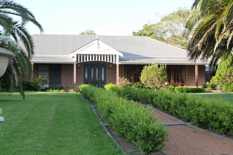 The Willows B N B - Accommodation Main Beach 0