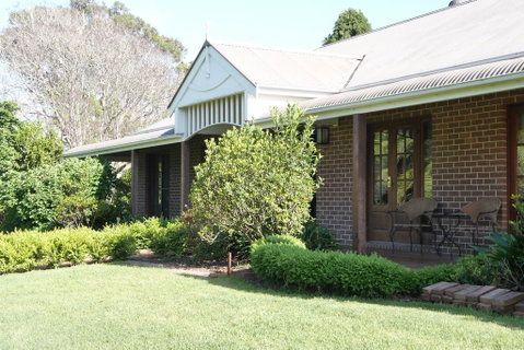 The Willows B N B - Accommodation Main Beach 2