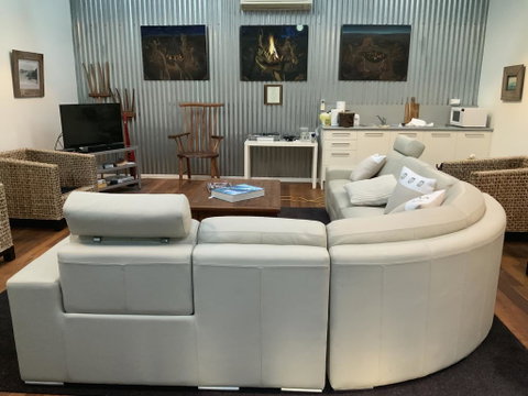 The Woolshed - Accommodation Main Beach 3