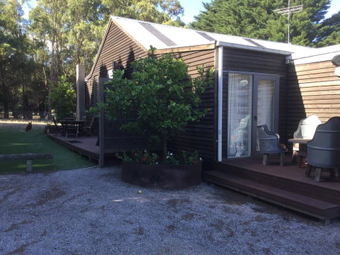 The Woolshed - Accommodation Main Beach 2
