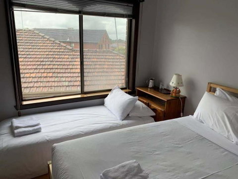 Thomastown Antique House Room 3 - Accommodation Main Beach 0