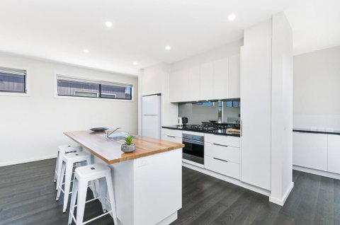 Thunder Point - Accommodation Main Beach 2