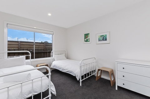 Thunder Point Cottage - Accommodation Main Beach 2