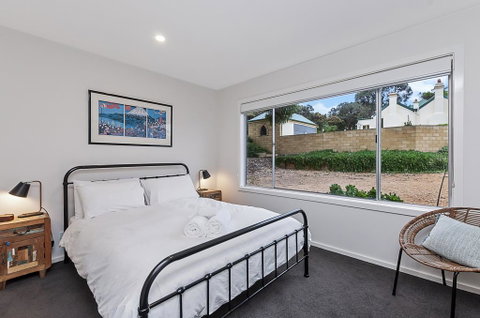 Thunder Point Cottage - Accommodation Main Beach 1