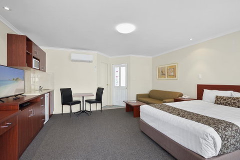 Thunderbird Motel Yass - Accommodation Main Beach 1