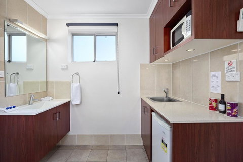 Thunderbird Motel Yass - Accommodation Main Beach 3