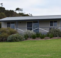 Tidal Dreaming Seaview Cottages - Accommodation Main Beach