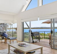 Tilbury Breeze - ocean views comfort and style - Accommodation Main Beach