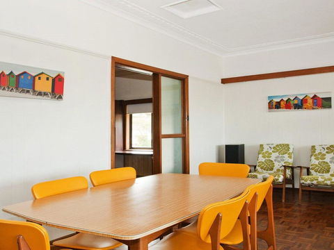 Time To Unwind - Old Style Charm - Accommodation Main Beach 2