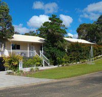 Tinaroo Sunset Retreat - Accommodation Main Beach
