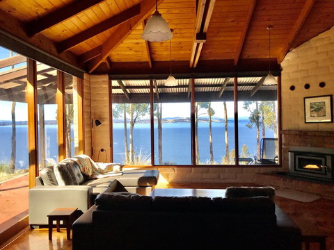 Tinderbox Cliff House - Accommodation Main Beach 1