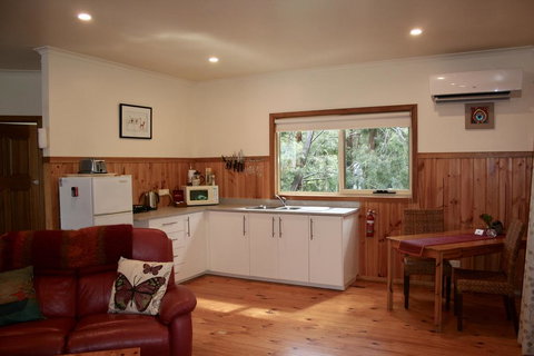 Tindoona Cottages - Accommodation Main Beach 2