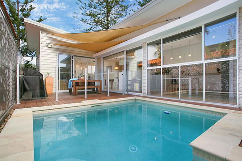 Toby's Beach House - Accommodation Main Beach 0
