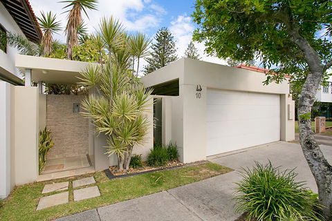 Toby's Beach House - Accommodation Main Beach 2