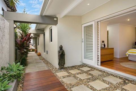 Toby's Beach House - Accommodation Main Beach 1