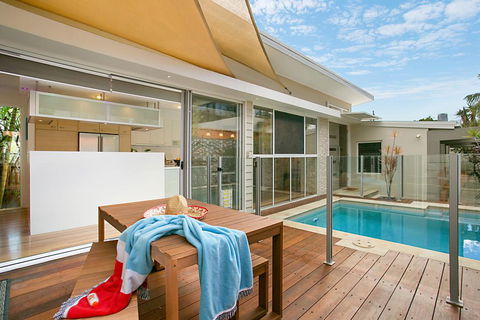 Toby's Beach House - Accommodation Main Beach 3