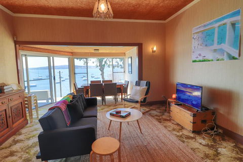 Tommy's Lakehouse - Accommodation Main Beach 2
