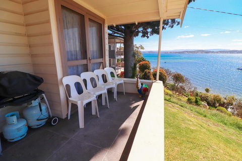 Tommy's Lakehouse - Accommodation Main Beach 0