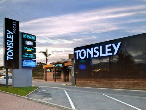 Tonsley Hotel - Accommodation Main Beach 1