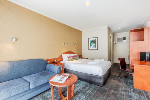 Tonsley Hotel - Accommodation Main Beach 0