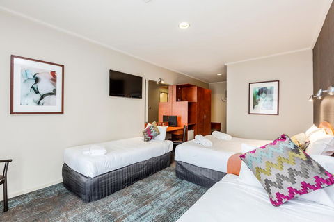 Tonsley Hotel - Accommodation Main Beach 3