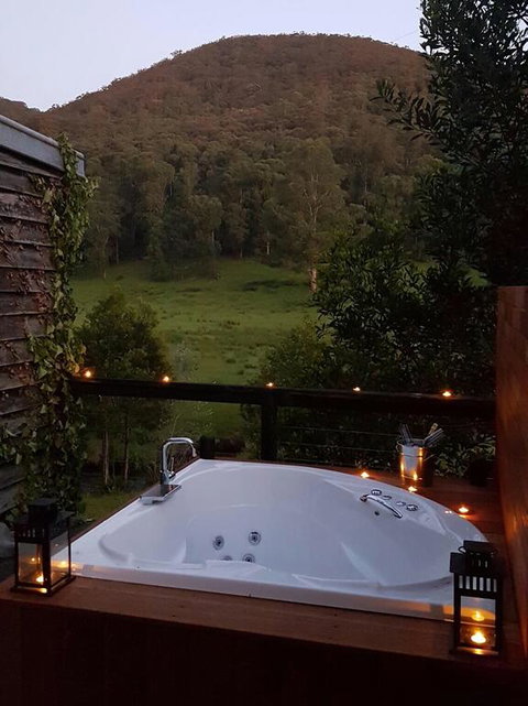 Toorongo River Chalets - Accommodation Main Beach 3
