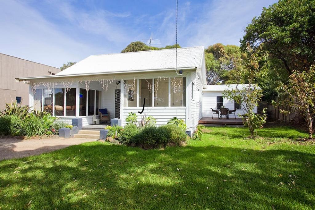 Taroon VIC Accommodation Main Beach
