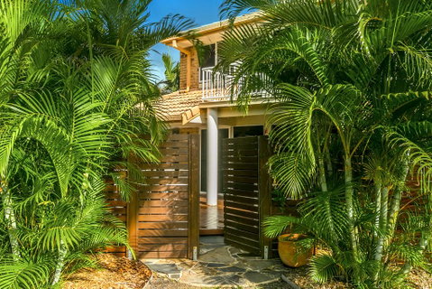 Tradewinds 4 - Accommodation Main Beach 1
