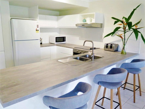Tradewinds 3 - Accommodation Main Beach 0